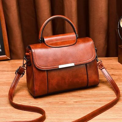 Hauptmaterial PU-Klassiker mit Kupplung Handtasche Einfache Feste Farbe Kreuzkörper/Schultertasche