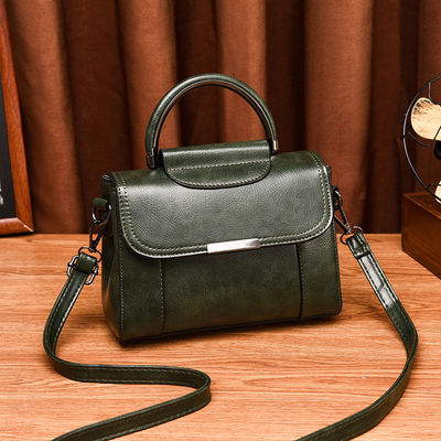 Hauptmaterial PU-Klassiker mit Kupplung Handtasche Einfache Feste Farbe Kreuzkörper/Schultertasche