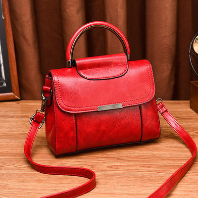 Hauptmaterial PU-Klassiker mit Kupplung Handtasche Einfache Feste Farbe Kreuzkörper/Schultertasche