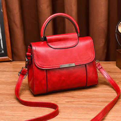 Hauptmaterial PU-Klassiker mit Kupplung Handtasche Einfache Feste Farbe Kreuzkörper/Schultertasche