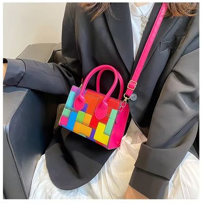 Trendy Schultertasche für Frauen Kleine Quadratform und Zweifarbige Nähte für alle Jahreszeiten