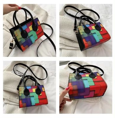 Trendy Schultertasche für Frauen Kleine Quadratform und Zweifarbige Nähte für alle Jahreszeiten