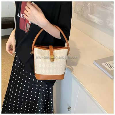 Hauptmaterial PU-Leder-Kreuzkörper und Strand-Eimer-Taschen für Sommer-Damen-Kleiderschrank