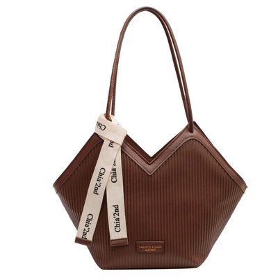 Stylische Tote-Taschen für Studenten mit Kaschmir-Lining-Material und Schlossdekoration