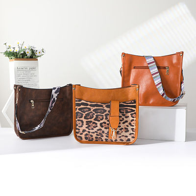 Leopard-Druck Veganer Leder-Damen-Schultertasche mit Gitarrenriemen und Einzelgriff