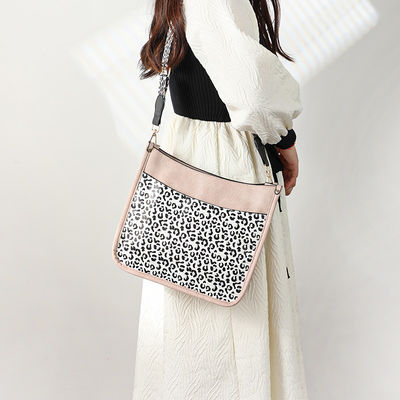 Leopard-Druck Veganer Leder-Damen-Schultertasche mit Gitarrenriemen und Einzelgriff