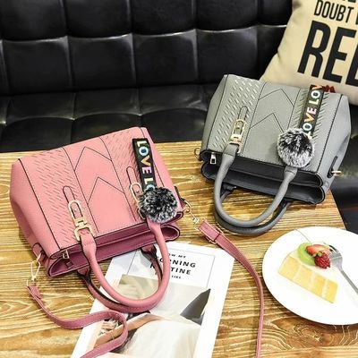 Elegante Schultertasche aus echtem Leder mit Zeichentrickmuster und Knopfdekoration