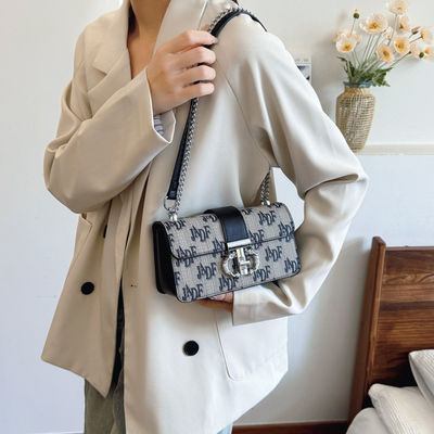 Retro-Brief gedruckte Kette Lange Schultergurt Frauen Crossbody Tasche Schließung Typ ZIP