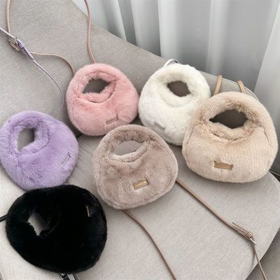 Winterbraune Mini-Fuchsfell-Handtaschen mit langer Kette Flussige Felltaschen für anspruchsvolle Frauen