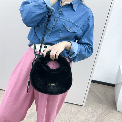 Winterbraune Mini-Fuchsfell-Handtaschen mit langer Kette Flussige Felltaschen für anspruchsvolle Frauen