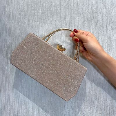 Vintage Style Hasp Frauen Handtasche mit Designer Highlight Sequins Leder Trend geschmückt