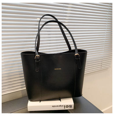 2024 Modische Schultertaschen für Damen mit goldener Kette und einem einzigen Griff