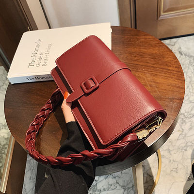 Frische PU-Lederhandtaschen für Frauen mit stilvollem Reißverschluss für einen modischen Look