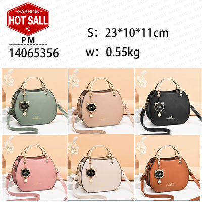 Modische Handtasche für Frauen mit Katzenanhänger und Reißverschluss