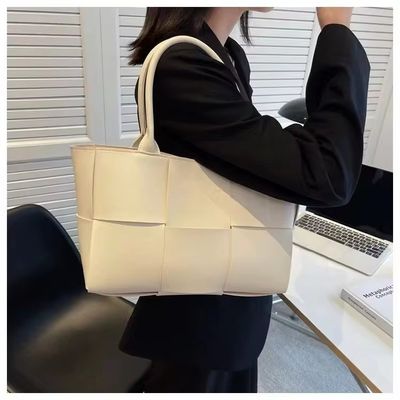 Weibliche Handtaschen mit offenem Verschluss mit großer Kapazität