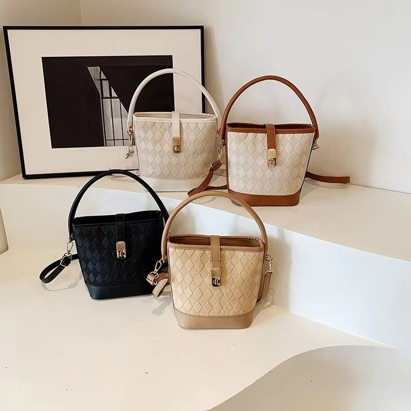 Hauptmaterial PU-Leder-Kreuzkörper und Strand-Eimer-Taschen für Sommer-Damen-Kleiderschrank