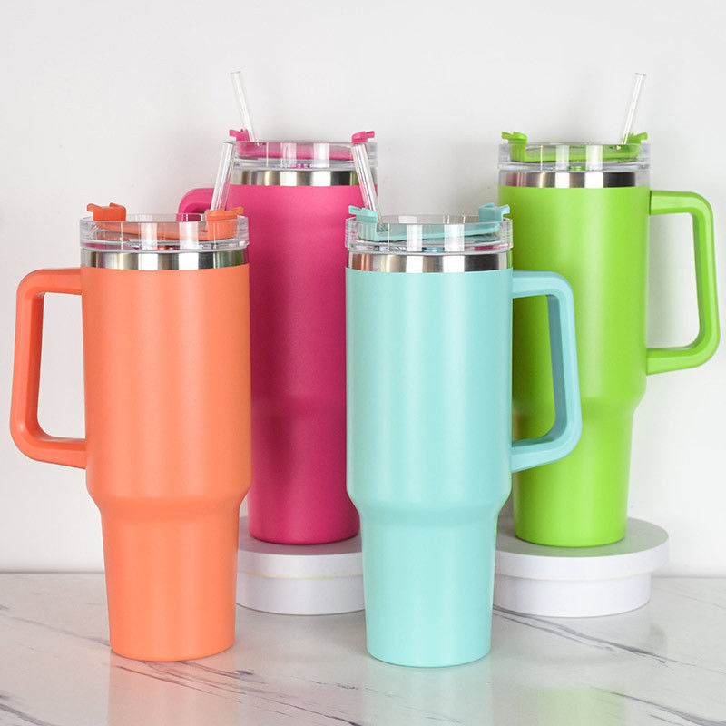 Kaffee-Tee-Bier-Wasser-Tumbler-Tasse mit Griff Strohdeckel Leopard-Gravierendes Design